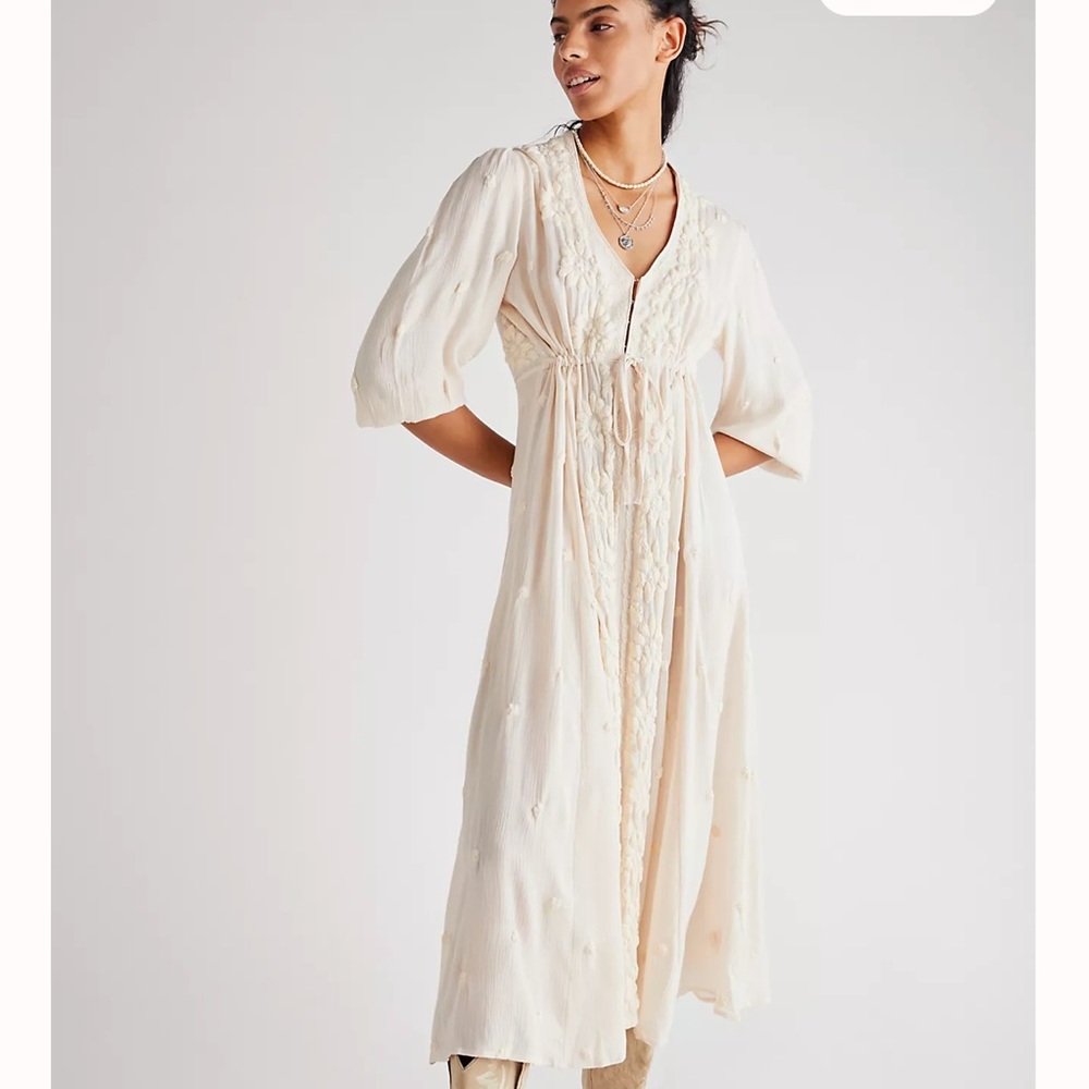 Embroidered Fable Midi Dress in Antique Peach size S